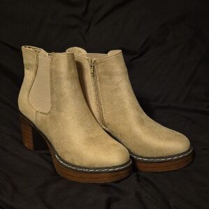 Pierre Dumas Beige Ankle Booties